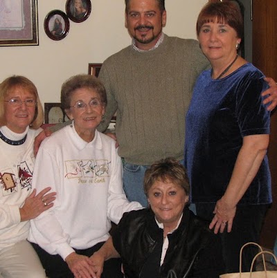 Carol White Puckett, Gladys Woolwine White, David White Jr., Janet White Mutter, and Teresa Whtie Dutton.jpg